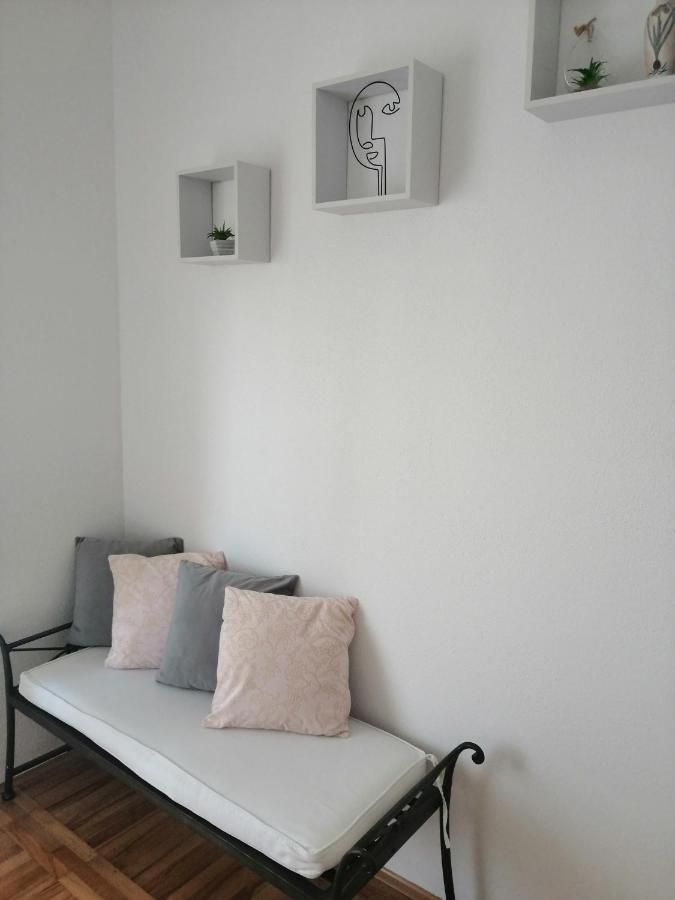 Appartement Deny à Žaborić Extérieur photo